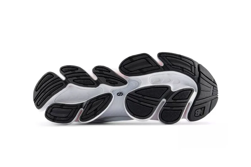 new-balance-devoile-sa-2000-abzorb-whitepink-heat/carousel-6.jpg