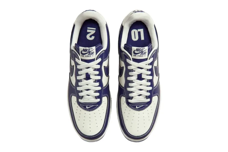 Paire de baskets blanches et violettes Nike Air Force 1 vue de dessus.