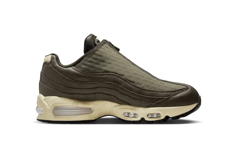 Chaussure de sport avec semelle beige et dessus vert olive.