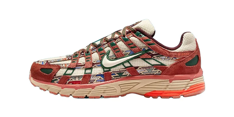 Chaussure de sport colorée avec motif géométrique et logo Nike visible.