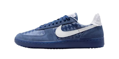 Chaussure bleue avec motif en losanges et logo Nike blanc.