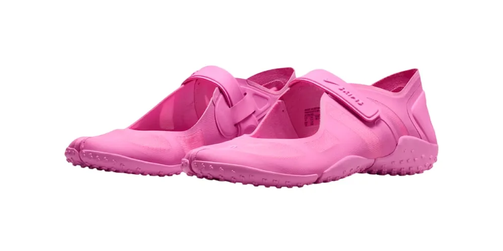 Chaussures roses avec lanières enveloppantes et semelles texturées.
