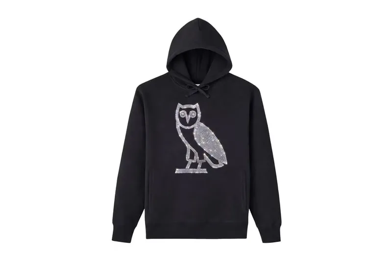 Sweat à capuche noir avec logo hibou argenté brillant.