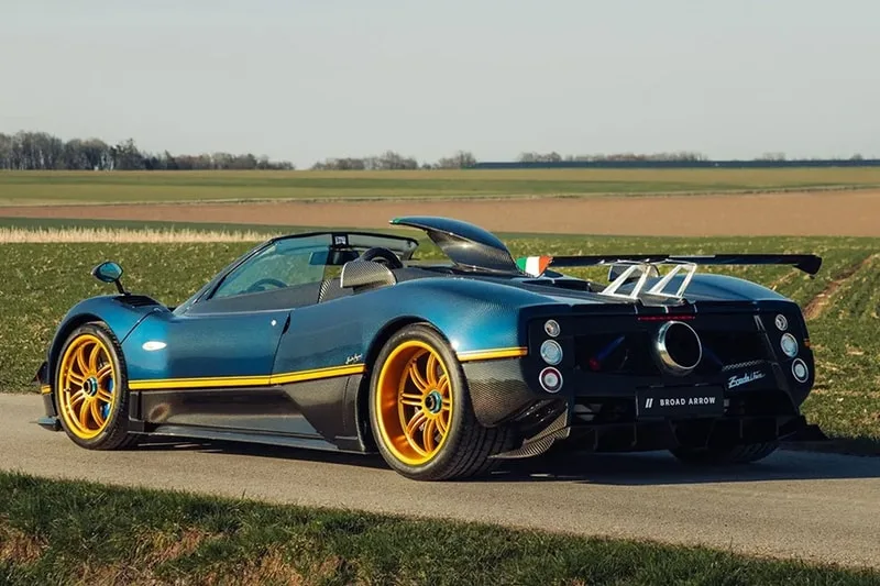 pagani-zonda-unica-une-vente-aux-encheres-historique/carousel-3.jpg