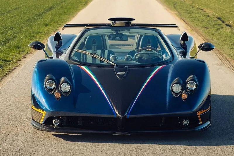 pagani-zonda-unica-une-vente-aux-encheres-historique/carousel-4.jpg