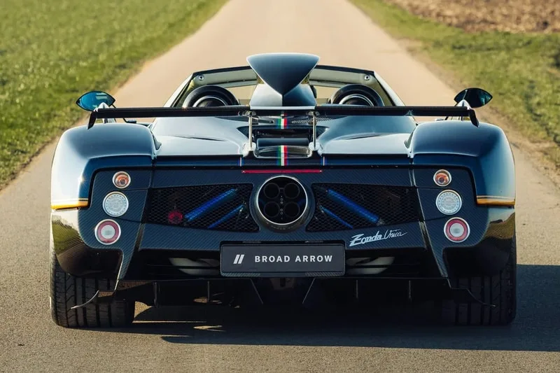 pagani-zonda-unica-une-vente-aux-encheres-historique/carousel-5.jpg