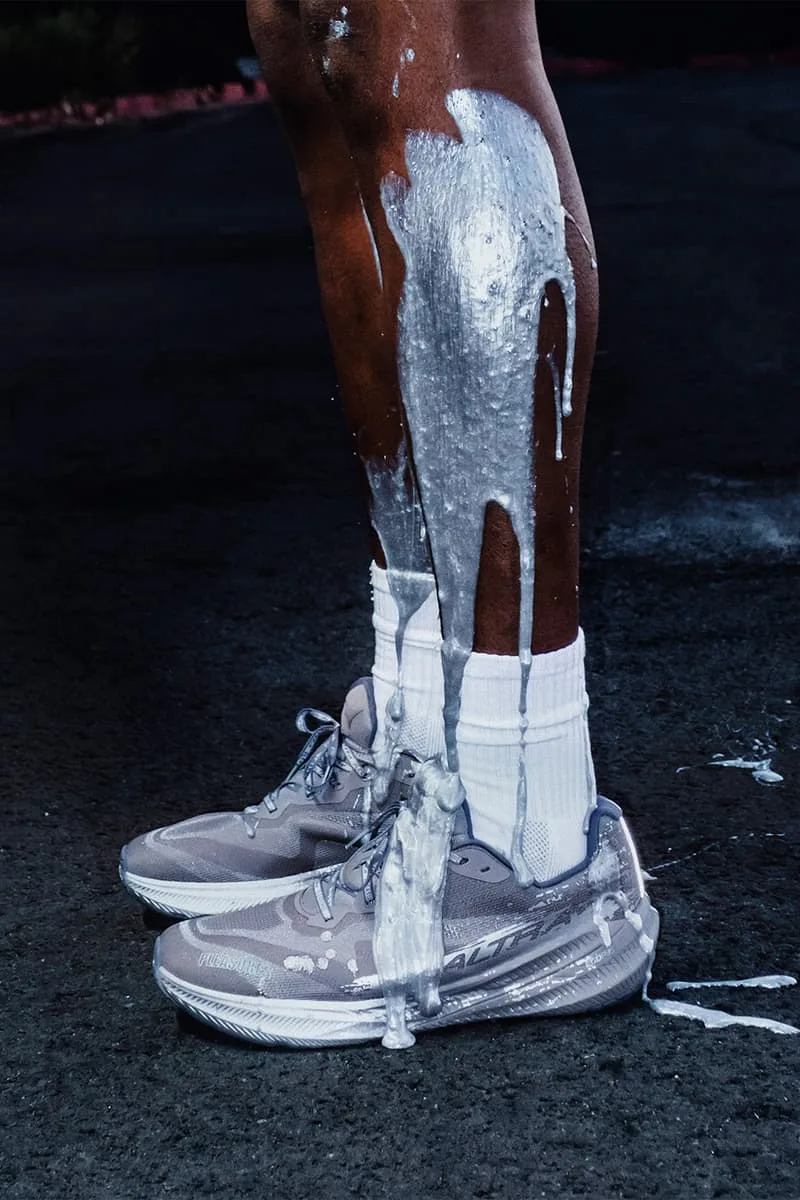 Informations sur la collaboration PLEASURES x Altra Experience Flow 3 “Satellite” Chaussure de course édition limitée Alex James