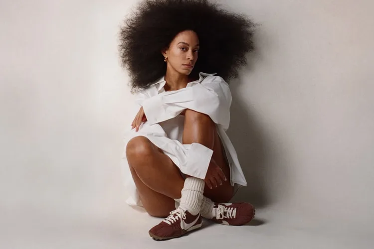 Solange Knowles est la star de la nouvelle campagne Nike x Jacquemus Moon Shoe