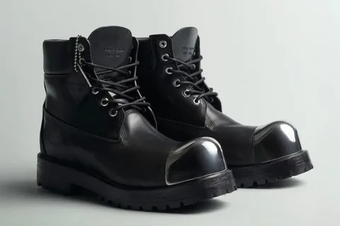 Bottes noires avec embout en métal brillant et semelle robuste