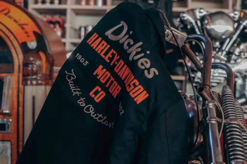 quand-dickies-et-harley-davidson-roulent-ensemble-la-capsule-built-to-outlast/carousel-9.jpg