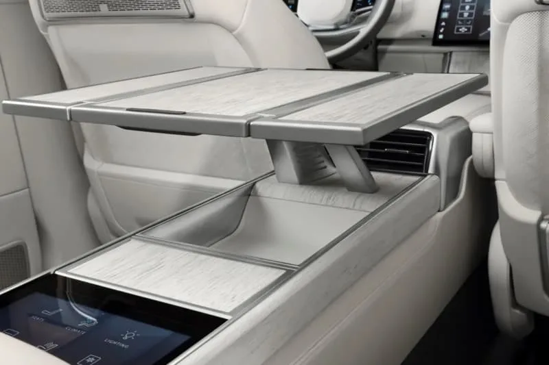 range-rover-sv-ultra-le-luxe-exclusif-par-invitation/carousel-4.jpg