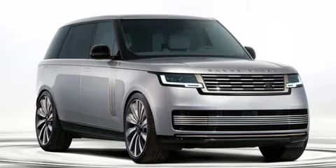 SUV gris élégant de type Range Rover sur fond clair.