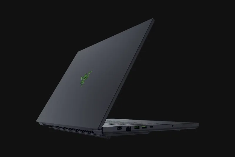 razer-blade-18-lultime-fusion-gaming-et-ia/carousel-4.jpg