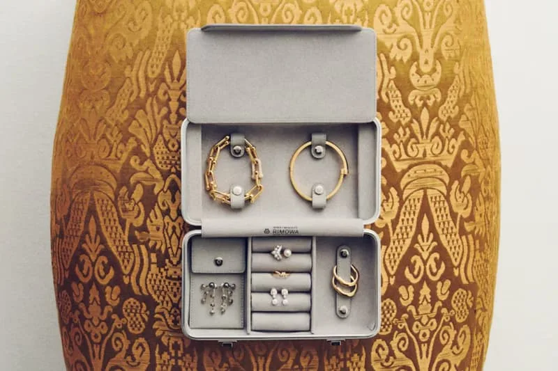 rimowa-devoile-un-ecrin-a-bijoux-en-aluminium-a-1-850-euro/carousel-1.jpg