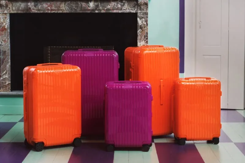 rimowa-sillumine-avec-orange-et-magenta/carousel-1.jpg
