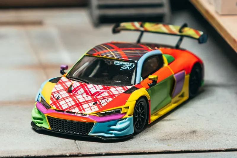 sean-wotherspoon-et-tarmac-works-collab-explosive-entre-voitures-art-et-streetwear/carousel-1.jpg