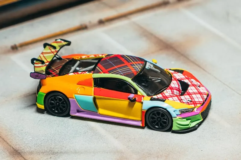 sean-wotherspoon-et-tarmac-works-collab-explosive-entre-voitures-art-et-streetwear/carousel-3.jpg