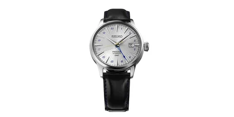 Montre Seiko avec bracelet noir et cadran argenté.