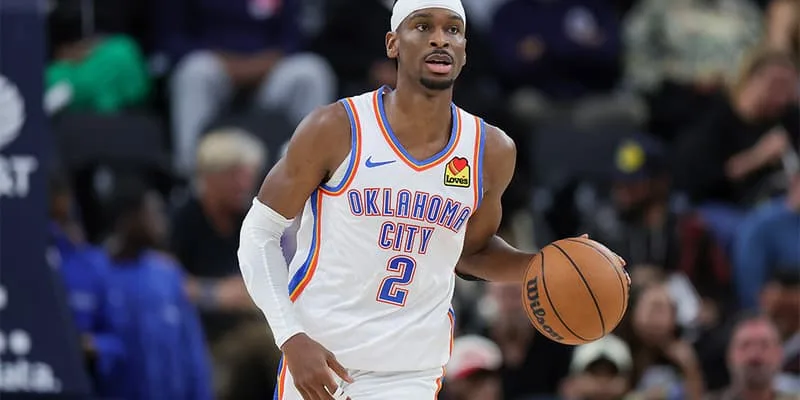 Joueur de basket de Oklahoma City en action avec ballon