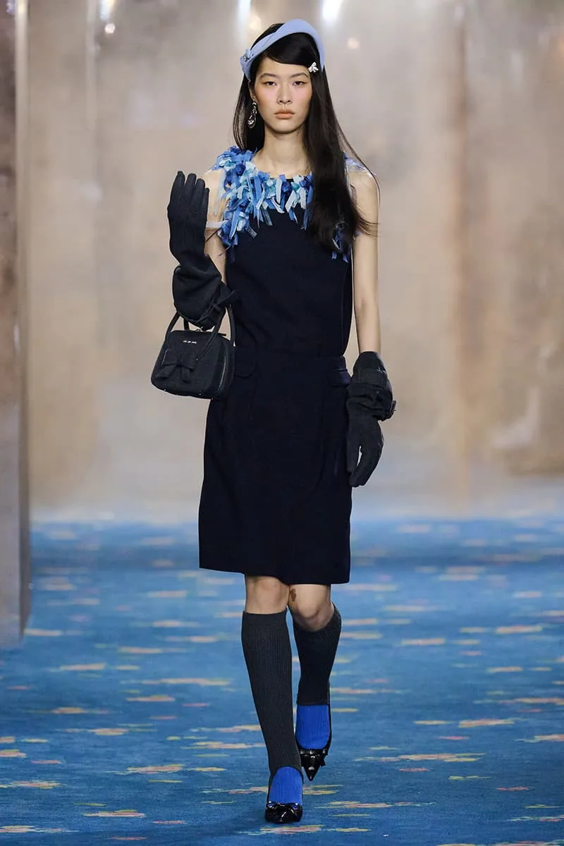 SHUSHU/TONG réécrit les règles de l'identité pour FW26 à la Shanghai Fashion Week, glamour des années 1930, épouses Stepford parisiennes