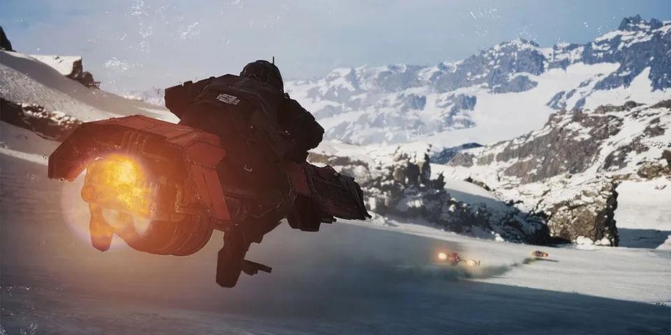 Course de motos volantes dans des montagnes enneigées