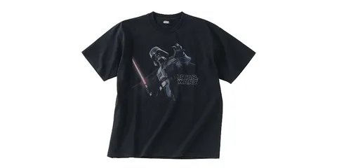 T-shirt noir avec motif Star Wars et personnage emblématique.