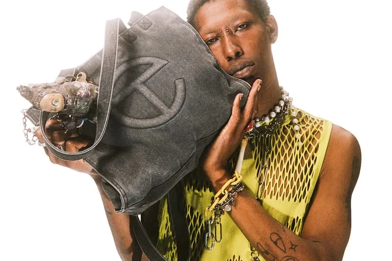 telfar-utility-bag-le-sac-du-quotidien-reinvente/carousel-1.jpg