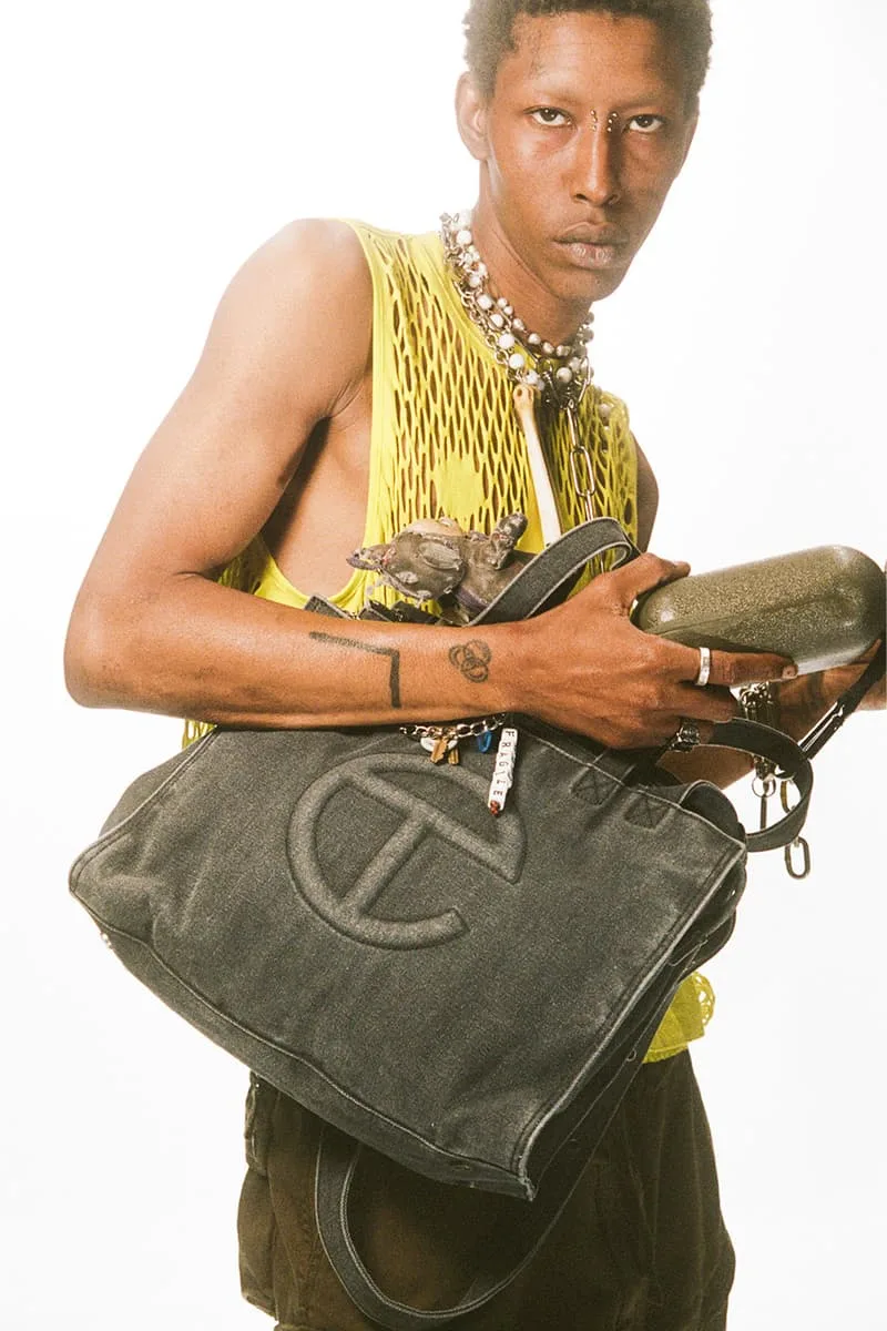 telfar-utility-bag-le-sac-du-quotidien-reinvente/carousel-6.jpg