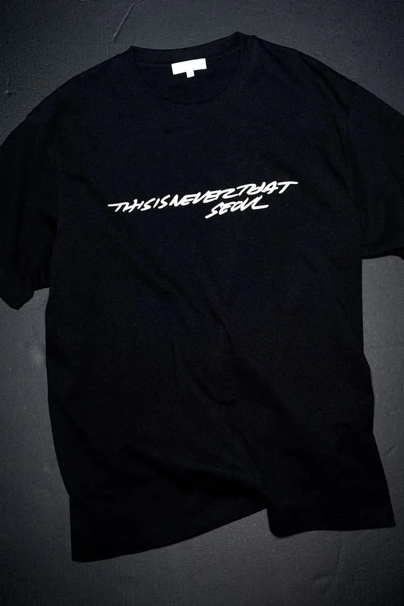 T-shirt noir avec texte blanc 'THISISNEVERTHAT SOUL' centré.