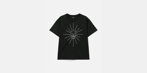 T-shirt noir avec motif crâne et rayons blancs