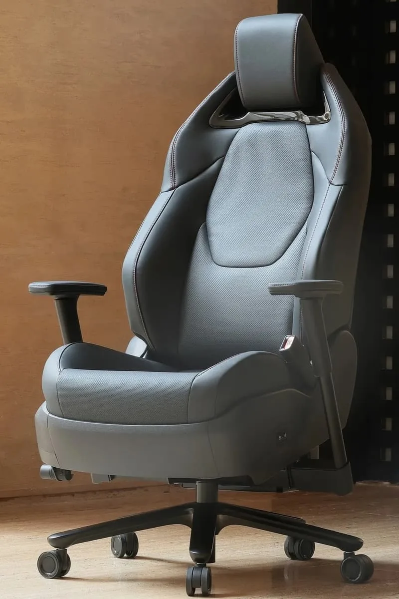 Chaise de bureau ergonomique noire avec accoudoirs réglables