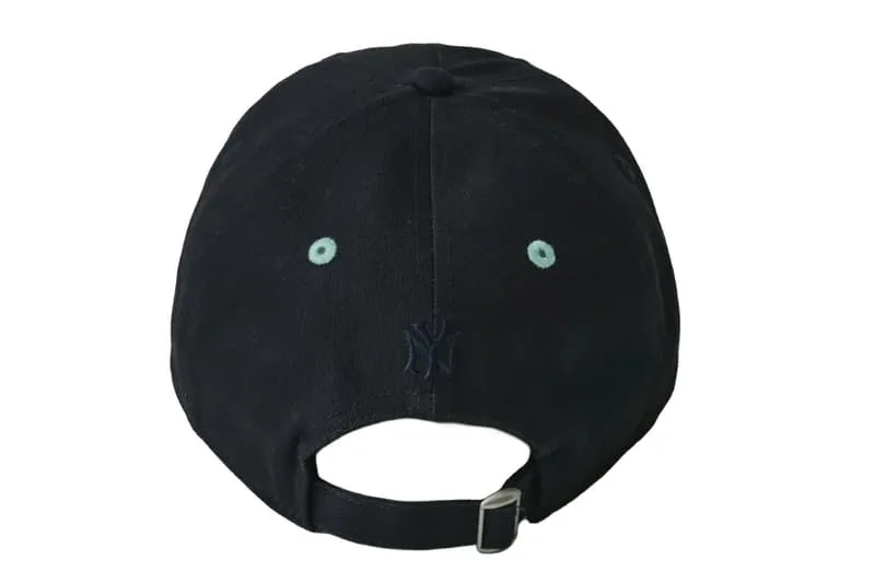 une-casquette-de-travers-laudace-de-new-era-avec-journal-standard-et-the-stand/carousel-4.jpg