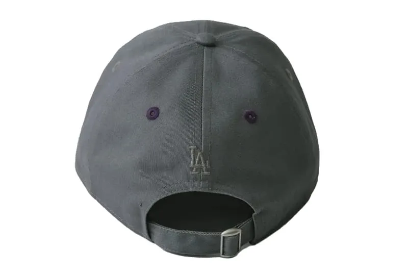 une-casquette-de-travers-laudace-de-new-era-avec-journal-standard-et-the-stand/carousel-6.jpg