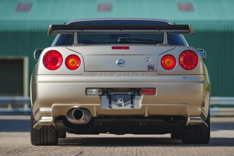 une-collection-de-nissan-r34-skyline-gt-r-mise-aux-encheres/carousel-11.jpg