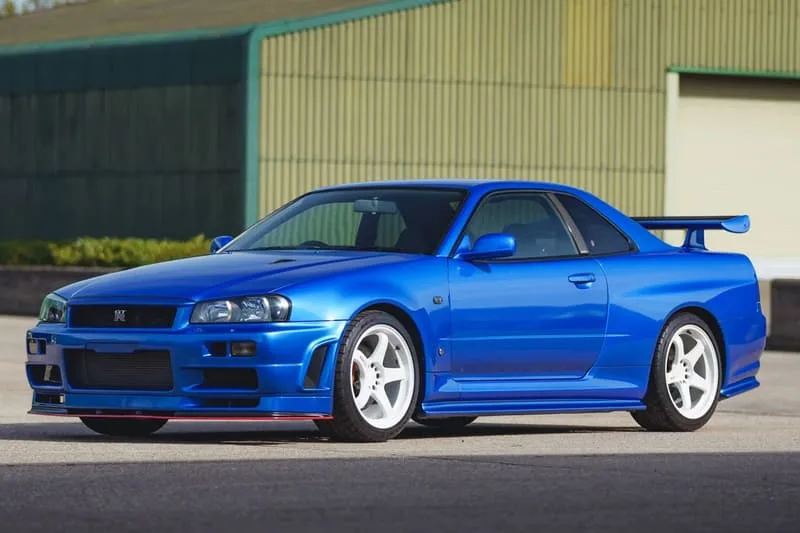 une-collection-de-nissan-r34-skyline-gt-r-mise-aux-encheres/carousel-14.jpg