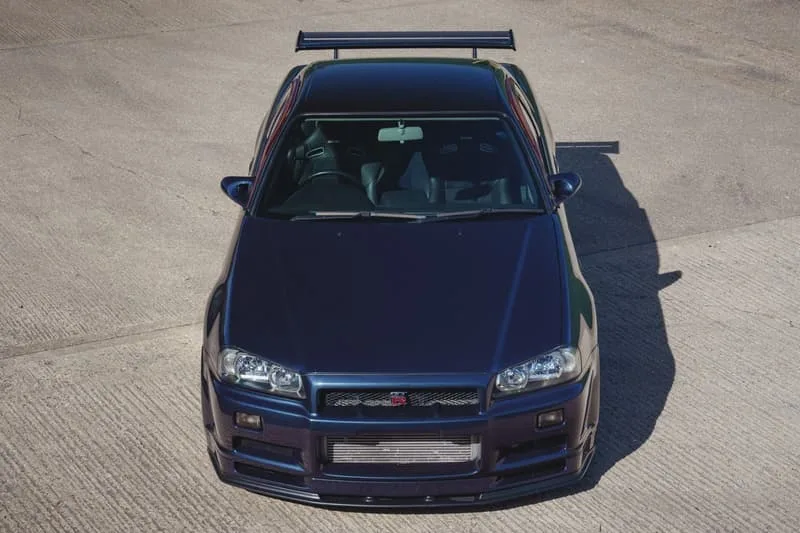 une-collection-de-nissan-r34-skyline-gt-r-mise-aux-encheres/carousel-5.jpg