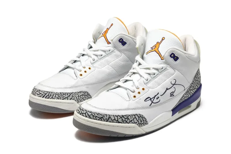 une-paire-mythique-de-kobe-bryant-aux-encheres/carousel-3.jpg