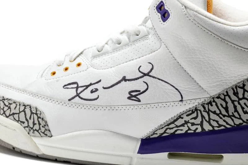une-paire-mythique-de-kobe-bryant-aux-encheres/carousel-8.jpg