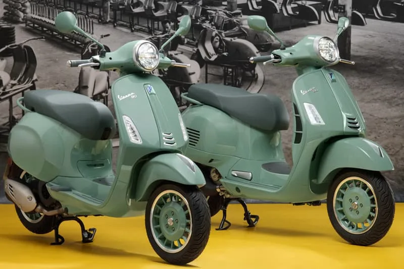 vespa-80-ans-de-legende-celebres-avec-eclat/carousel-1.jpg