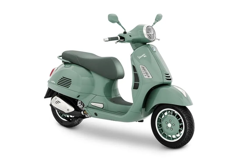 vespa-80-ans-de-legende-celebres-avec-eclat/carousel-3.jpg