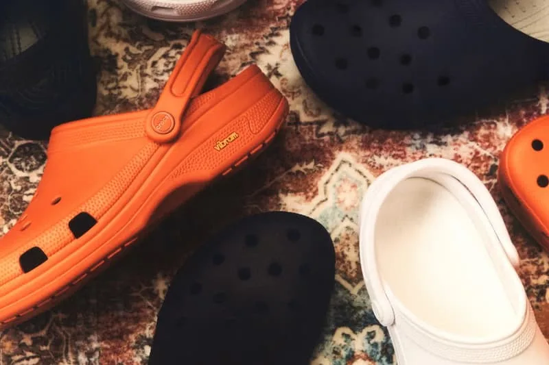 vibram-et-crocs-reinventent-le-sabot-classique-avec-le-classic-exp/carousel-1.jpg