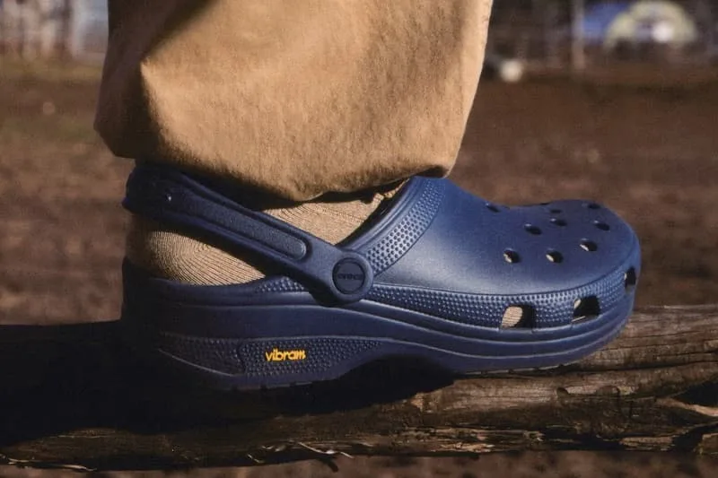 vibram-et-crocs-reinventent-le-sabot-classique-avec-le-classic-exp/carousel-3.jpg