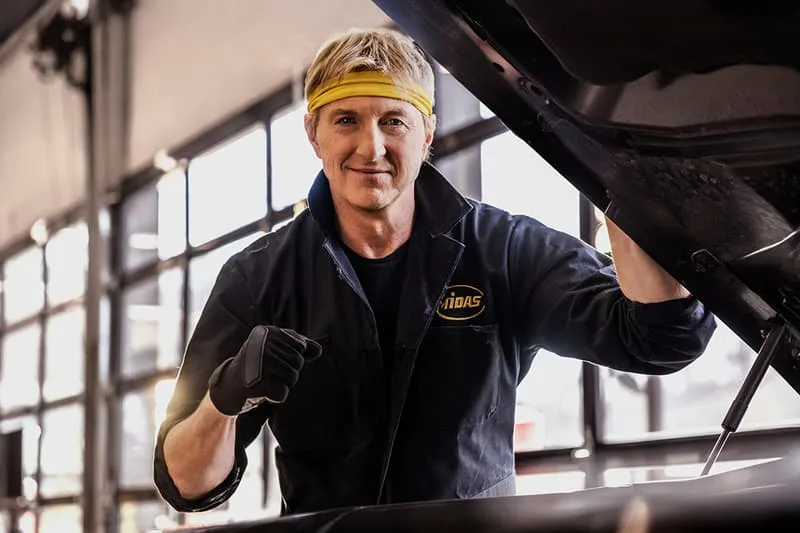 william-zabka-quitte-le-dojo-pour-le-garage-avec-midas/carousel-2.jpg