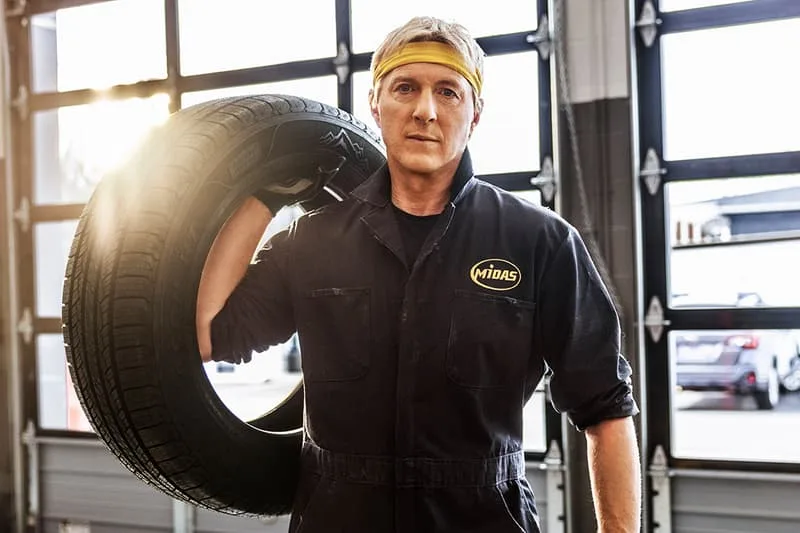 william-zabka-quitte-le-dojo-pour-le-garage-avec-midas/carousel-3.jpg