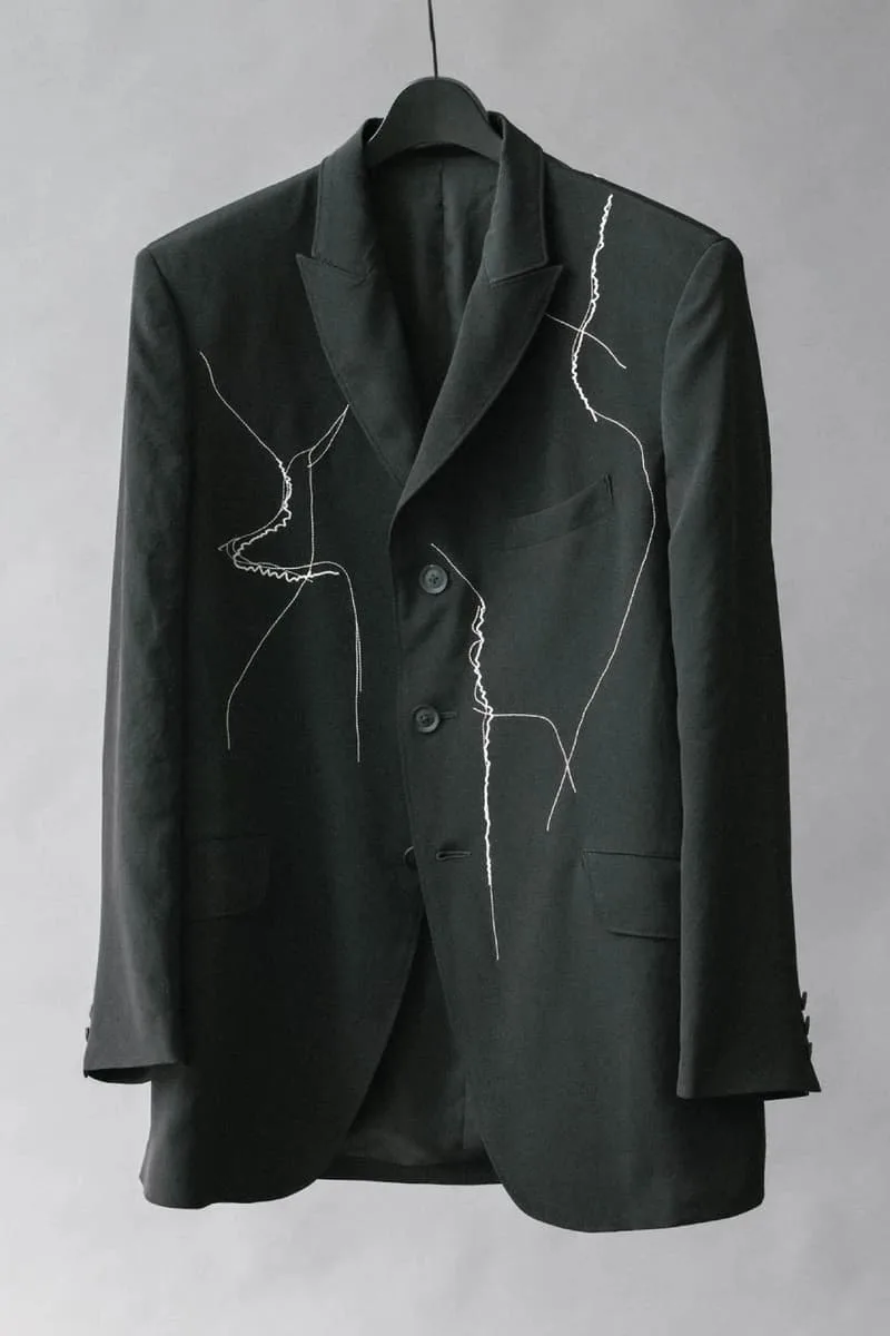 yohji-yamamoto-revisite-son-heritage-avec-cracked-embroidery/carousel-4.jpg