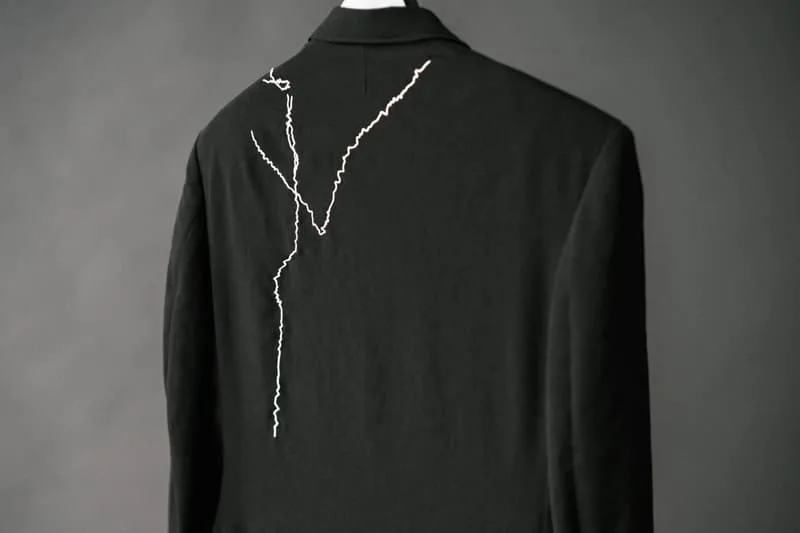 yohji-yamamoto-revisite-son-heritage-avec-cracked-embroidery/carousel-5.jpg