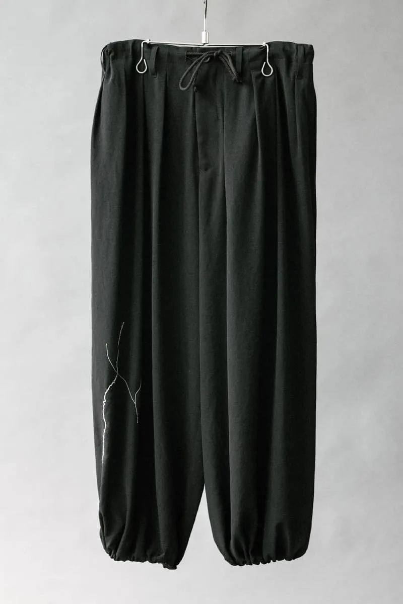 yohji-yamamoto-revisite-son-heritage-avec-cracked-embroidery/carousel-8.jpg