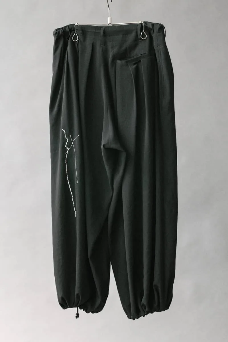 yohji-yamamoto-revisite-son-heritage-avec-cracked-embroidery/carousel-9.jpg
